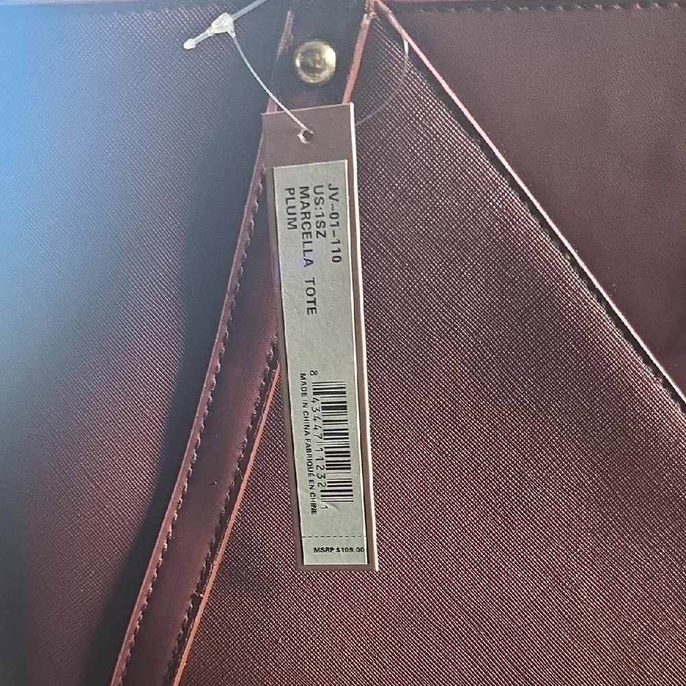 Chic Burgundy Tote Bag - Picture 2 of 4